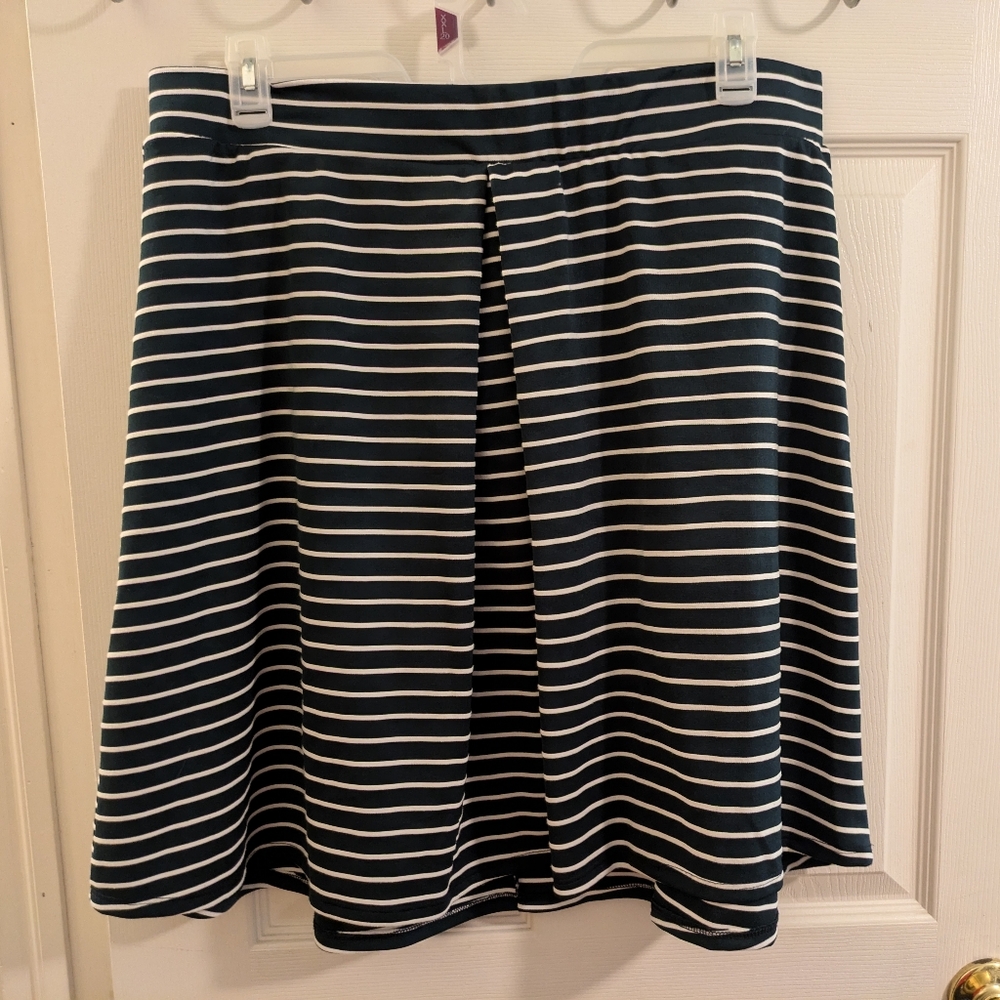 Torrid navy & white striped skirt, size 2X